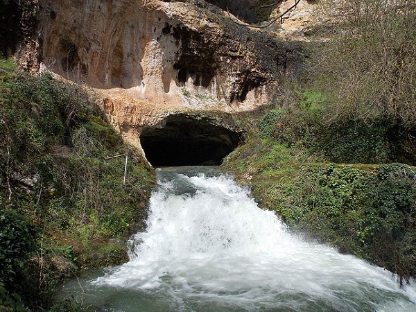 Cueva del Agua en plena crecida