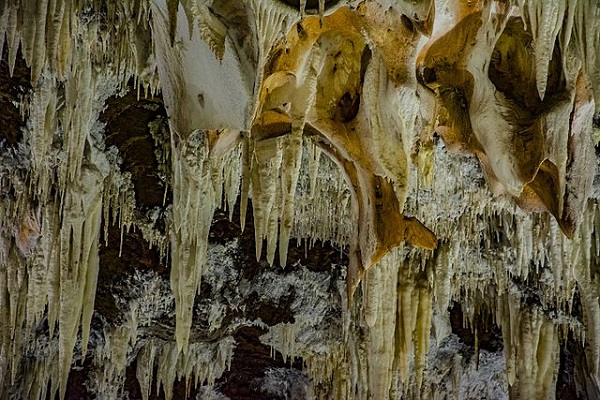 Arenas de San Pedro, Ramacastañas. Cuevas del Águila